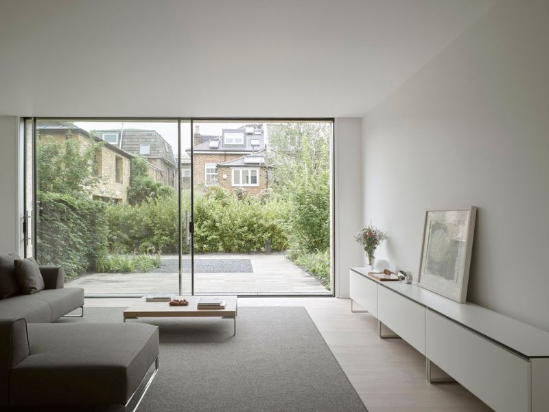 Nhà thoáng sáng và khô ráo với cửa Slim Panorama ngoại thất