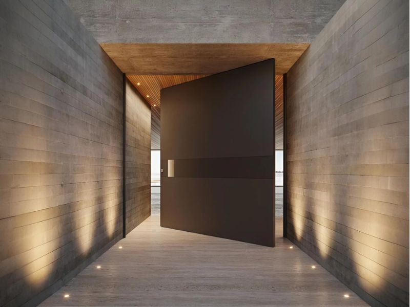 Tính nghệ thuật của cửa chính biệt thự Pivot trong không gian kiến trúc hiện đại